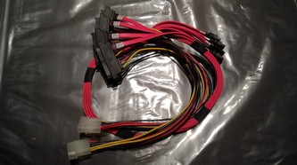 4x SAS 8482 /SATA kábel s napájaním - 60cm